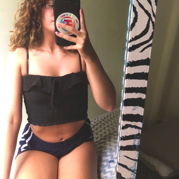 BLACK RUFFLE CROP TOP - Picture 3 of 3